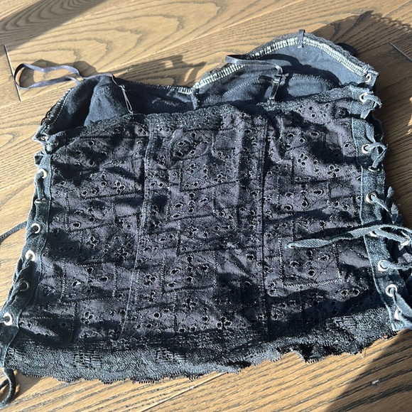 Guess authentic black lace top - Picture 4 of 5